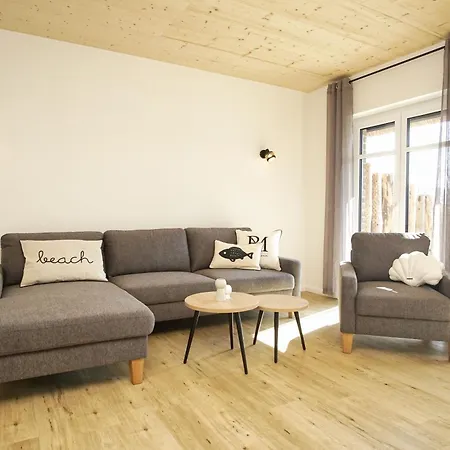 Strandhaus Jolu * Lobbe